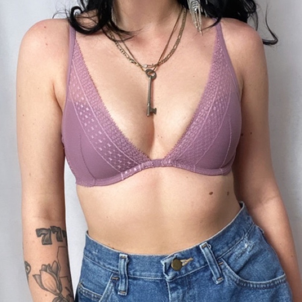 NWT VICTORIA SECRET PURPLE LACE BRA 32d - Picture 1 of 6